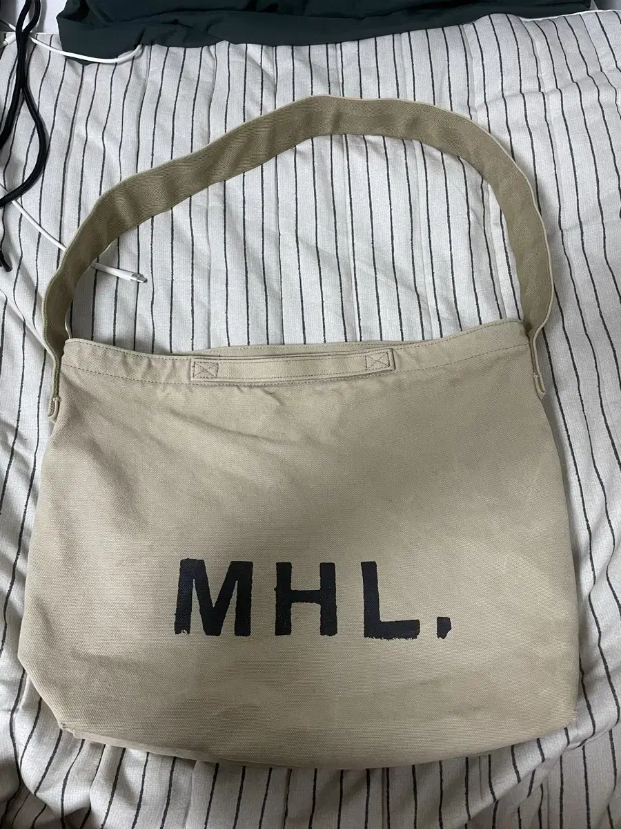 mhl 마가렛호웰 켄버스 크로스백